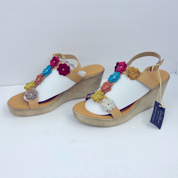 AVELLINI GENUINE LEATHER COLORFUL FLORAL PLATFORM, TAN STRAPS, ITALIAN, SIZE9 - Picture 3 of 16